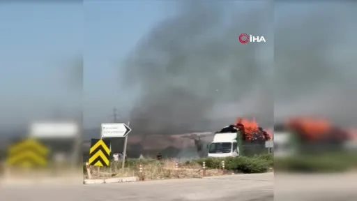 Kamyondaki balyalar alev aldı, yola devam edip aracını böyle kurtarmaya çalıştı