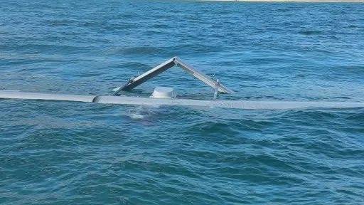 Karaburun sahilde mühimmat yüklü olduğu değerlendirilen İHA bulundu