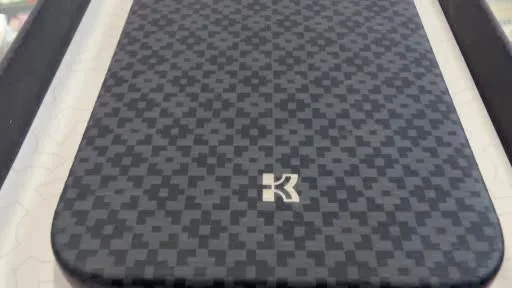 Cep telefonlarına sıcak hava kalkanı: Karbon kevlar kılıf