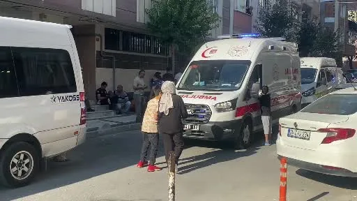 Gaziosmanpaşa’da bir kişi evinde boğazı kesilmiş halde ölü bulundu