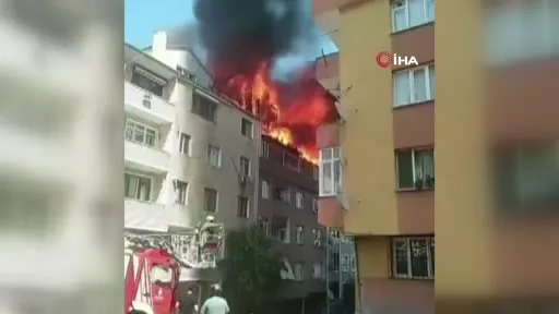 Gaziosmanpaşa’da 4 katlı binanın çatısında yangın