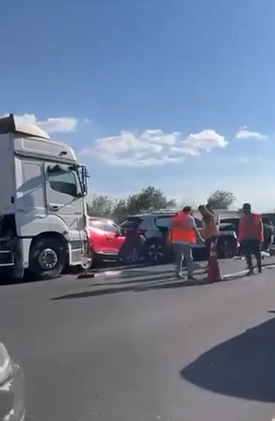 Anadolu Otoyolu’nda 12 araç birbirine girdi: 6 yaralı