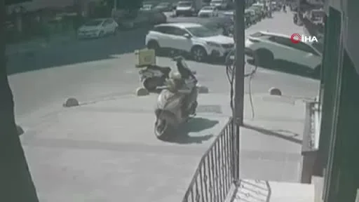 Küçükçekmece’de motosiklet ile otomobil çarpıştı: 1 kişi yaralandı