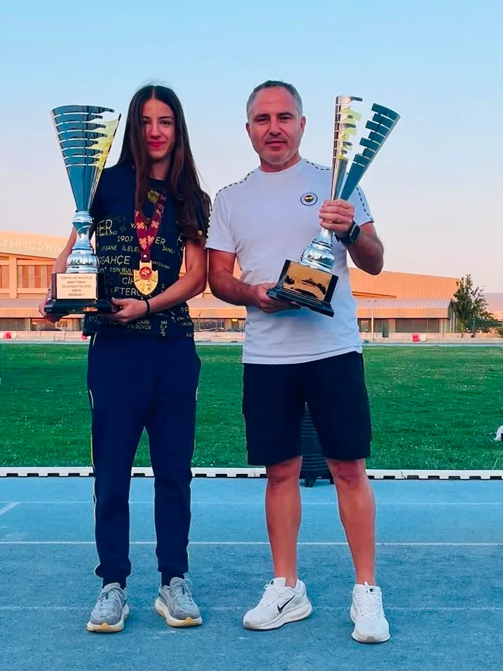 Genç atlet Zülal Gültepe’den Türk atletizm tarihine geçen derece