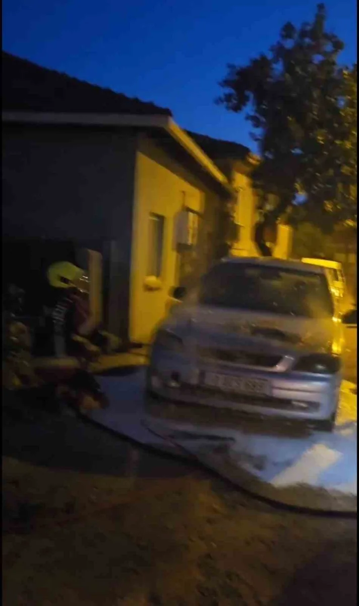 Sındırgı’da bir otomobil alevlere teslim oldu