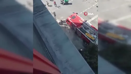Ayakkabıcı dükkanında çıkan yangında binada mahsur kalanlar çatıya sığındı