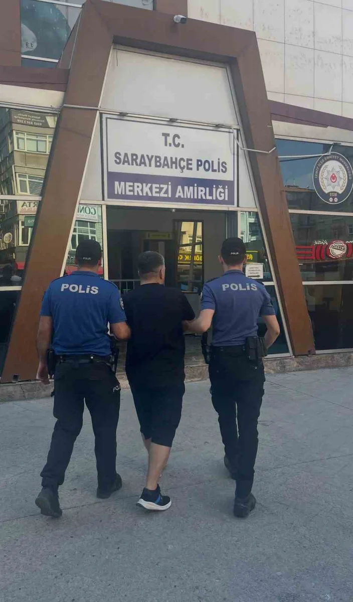 Polisi görünce kaçtılar: Biri hükümlü çıktı, diğerine 200 bin lira ceza kesildi