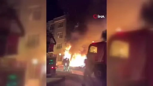 Sancaktepe’de demirci dükkanı alev alev yandı