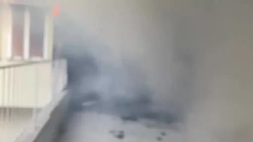 Balıkesir’de balkonda çıkan yangın tüm binayı yakıyordu