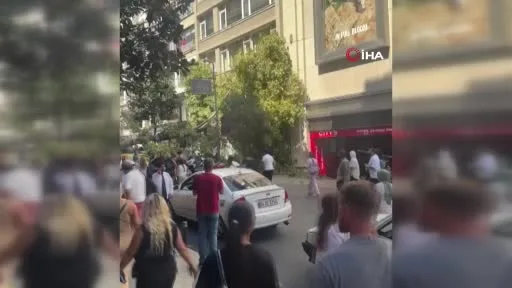 Nişantaşı’nda çınar ağacı iki aracın üzerine devrildi
