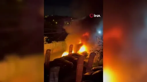 Avcılar’da 3 otomobil alevlere teslim oldu: Kundaklama şüphesi üzerinde duruluyor