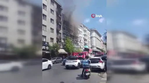 Fatih’te yıkılacak binada çalışma sırasında yangın çıktı