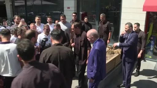 Cumhurbaşkanı Erdoğan, İstanbul’da esnafı ziyaret etti