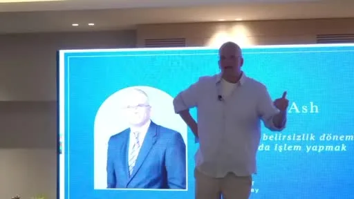 İngiliz ekonomist Timothy Ash hakkında, Bodrum’da iş dünyasının katıldığı finans toplantısında sarf ettiği sözler nedeniyle "Cumhurbaşkanına hakaret" suçundan Bakırköy Cumhuriyet Başsavcılığı tarafından resen soruşturma başlatıldı.
