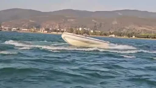 İznik Gölü’nde tekneden düşen 3 kişiden biri yaralandı