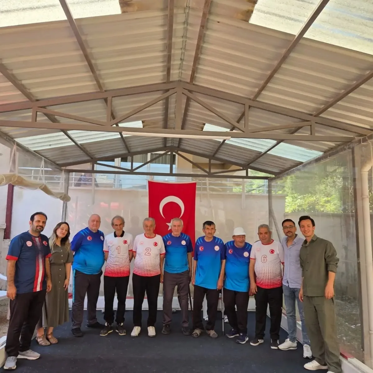 Bocce maçında dostluk kazandı