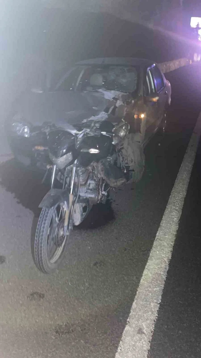 İpsala’da motosiklet otomobilin önüne saplandı: 3 yaralı