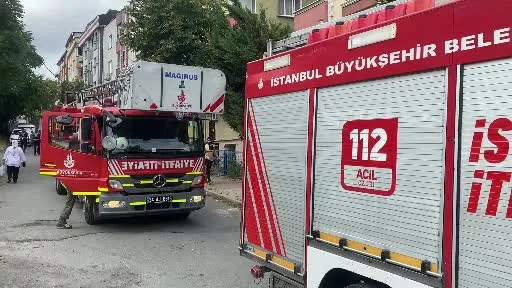 Sultangazi’de çocuk odasında başlayan yangın tüm daireyi sardı: Bina tedbir amaçlı boşaltıldı