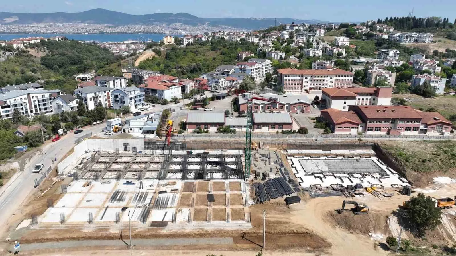 Gölcük’te spor salonu ve kapalı yüzme havuzu inşaatı sürüyor