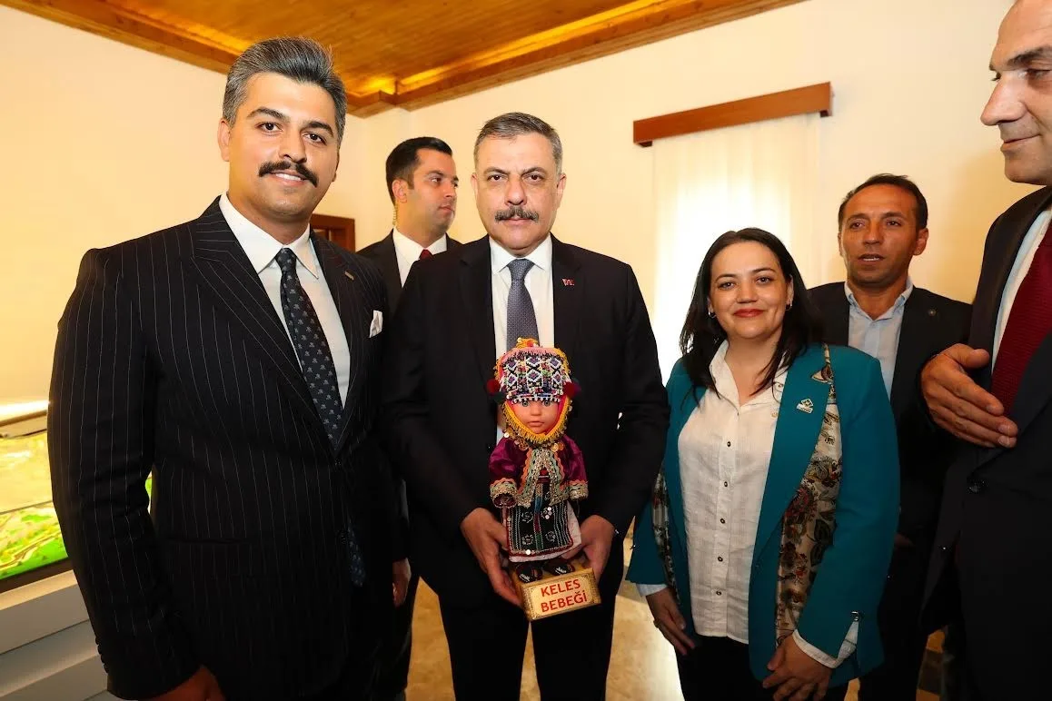 DAĞDER’den İçişleri Bakanı Mustafa Çiftçi’ye anlamlı hediye: Keles Bebeği