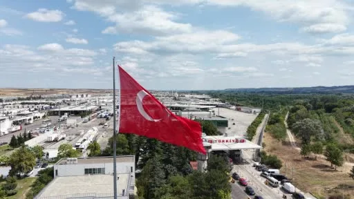 Gurbetçi sezonunda sınır kapılarından 3,7 milyon yolcu geçti