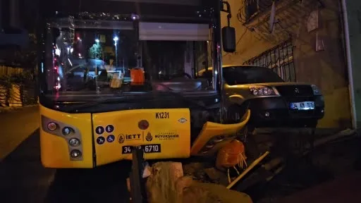 Sarıyer’de İETT otobüsü bariyerlere çarptı: Evlere metreler kala durdu