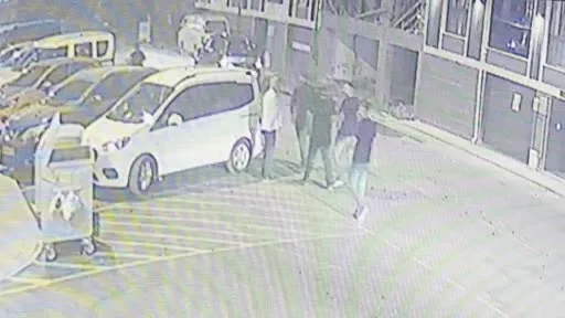Araç ticareti silahlı kavgaya döndü... O anlar kamerada