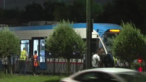 Zeytinburnu’nda kafa kafaya çarpışan tramvaylar kaza alanından kaldırıldı