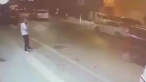 Sözlü tartışma büyüdü, yumruklar havada uçuştu