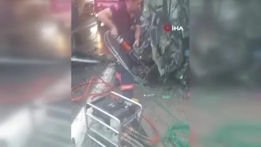 Yalova’da pikap ile hafif ticari araç kafa kafaya çarpıştı: 3 yaralı