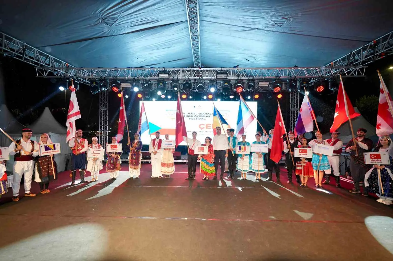 Kartal’da 5. Uluslararası Halk Oyunları Festivali coşkuyla başladı