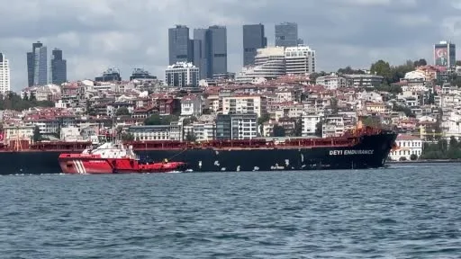 İstanbul Boğazı, Liberya bayraklı ‘Deyi Endurance’ isimli 289 metre uzunluğundaki geminin geçişi için transit gemi geçişi trafiğine kapatıldı