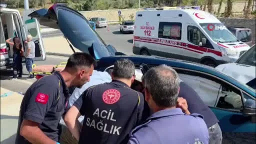 Yalova’da 2 otomobil çarpıştı: 4 yaralı