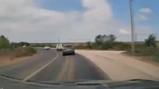 Bursa’da viraja hızlı giren otomobil kazaya sebep oldu: O anlar kamerada