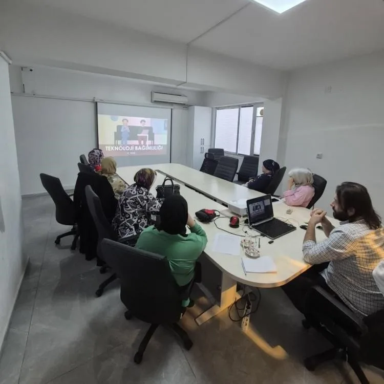 Bilecik’te ailelere teknoloji bağımlılığı eğitimi