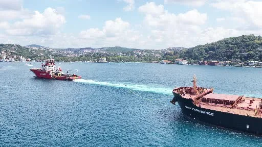 İstanbul Boğazı Liberya bayraklı kuru yük gemisi geçişi nedeniyle transit gemi geçişine kapatıldı