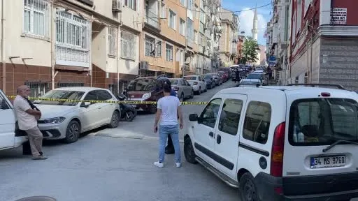 Fatih’te dehşet: Emekli polis eşini ve çocuğunu öldürdükten sonra intihar etti
