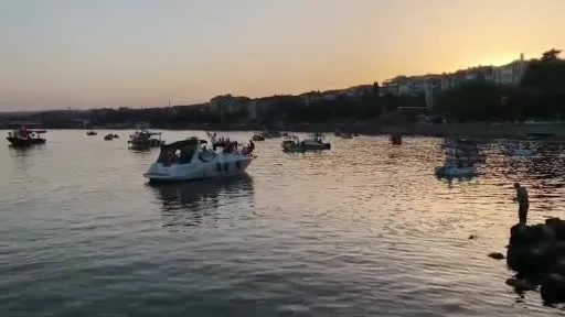 Tekneler denizde konvoy yaptı