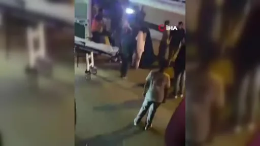 Yolun karşısına geçerken otomobil çarptı: 1’i ağır 2 yaralı