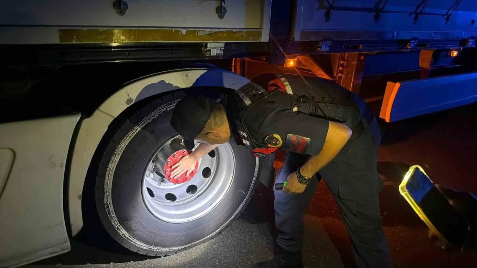 Balatası ısınına tır ekipleri harekete geçirdi