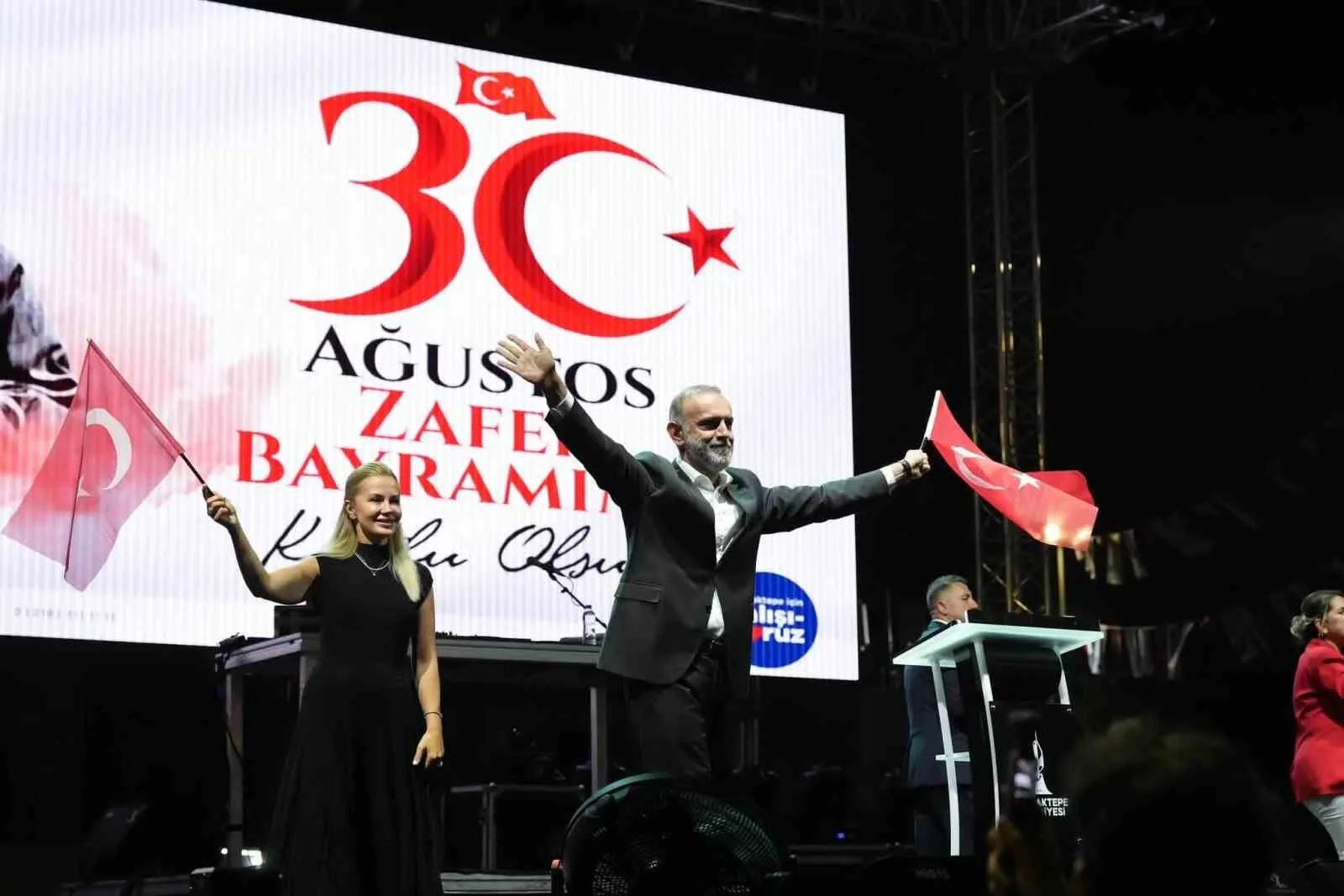 Sancaktepe’de coşku tavan yaptı: Ceza, 30 Ağustos’ta on binleri Meydan Parkı’nda buluşturdu