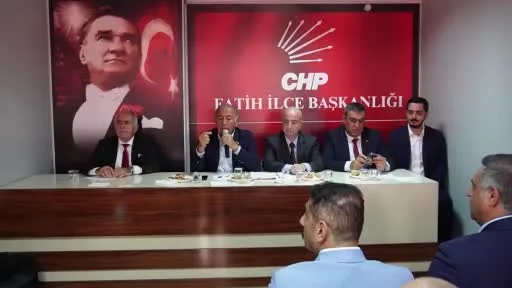 CHP İstanbul İl Başkanı Gürsel Tekin Taksim’de esnaf ve vatandaşlarla buluştu