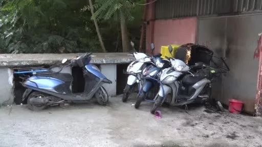 Kadıköy’de motosiklet kundaklama iddiası: 4 motosiklet kullanılamaz hale geldi