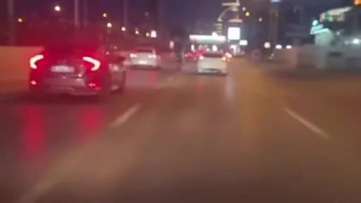 Bursa’da plakasız motosiklet sürücüsünün tehlikeli hareketi kamerada