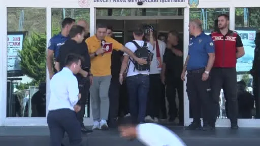 Galatasaray’ın yeni transferi Deniz Gül, İstanbul’a geldi
