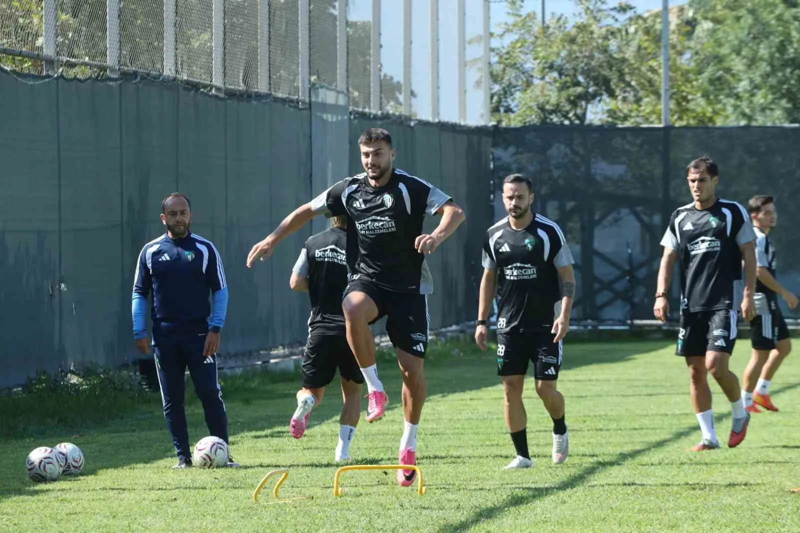 Florian Aye: "Takım ruhuyla hareket edip gol arayışında olan Florian göreceksiniz"