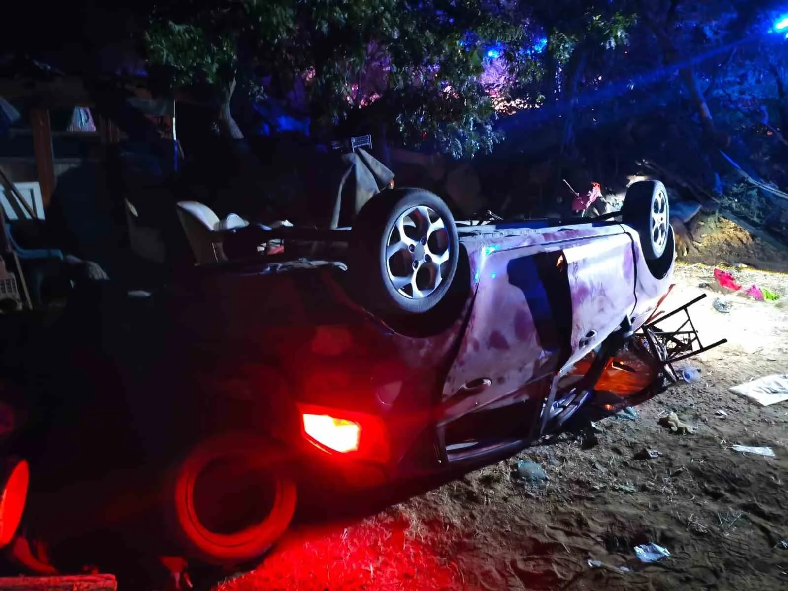 Keşan’da takla atan otomobildeki 4 kişi yaralandı