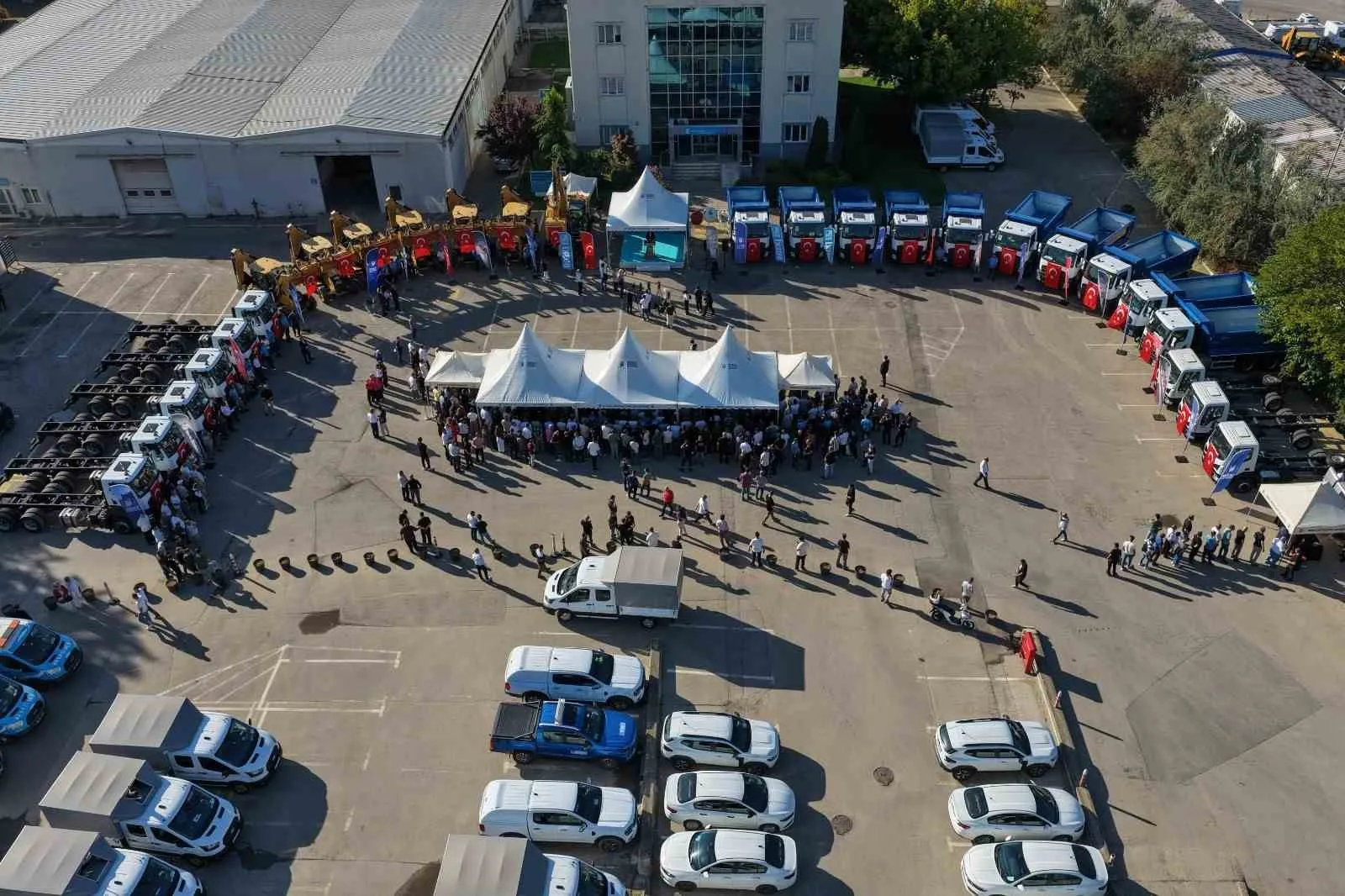 BUSKİ’nin filosuna 26 yeni araç ve iş makinesi