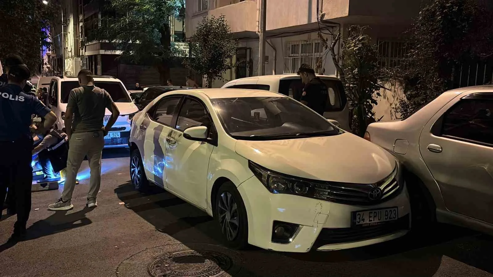Bayrampaşa’da polisin ’dur’ ihtarına uymayan otomobil kaza yaptı: 1 gözaltı