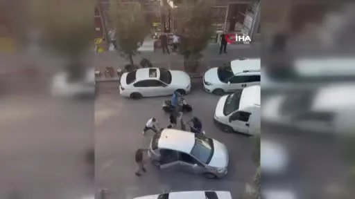 Trafik durdu, cadde ringe döndü.. O anlar kamerada